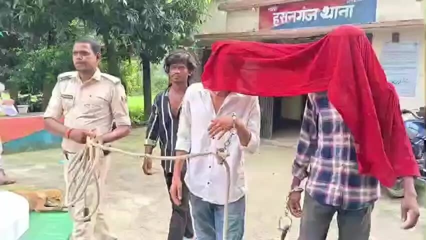 हसनगंज: जगरनाथपुर तीनमुहानी मोड़ पर पुलिस ने नशे के खिलाफ कार्रवाई में 3 शराब पियक्कड़ों को गिरफ्तार किया