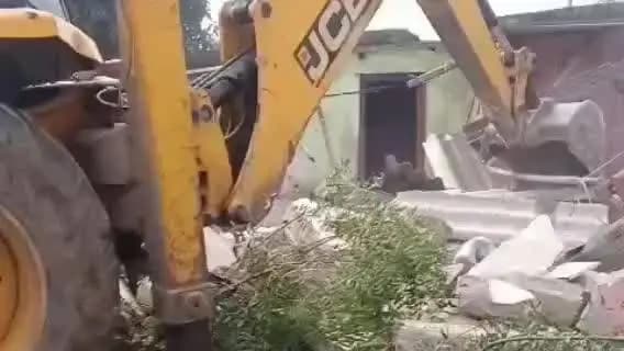 సంగారెడ్డి: కందిలో లక్ష్మీనరసింహ స్వామి ఆలయం కూల్చివేత పై గ్రామస్తుల ఆందోళన