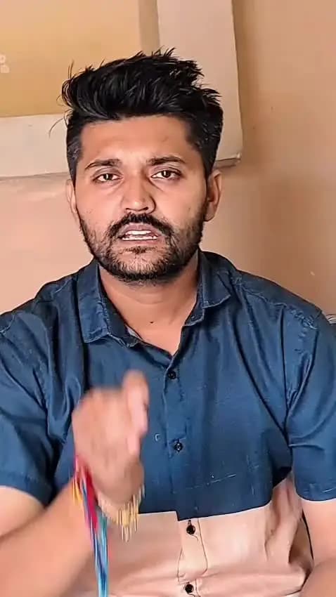 11.21 लाख का बजट, फिर भी विकास के नाम पर सवाल! सरपंच पर गंभीर आरोप
सीतावा की पुलिया न बनने से बारिश में बच्चों की पढ़ाई