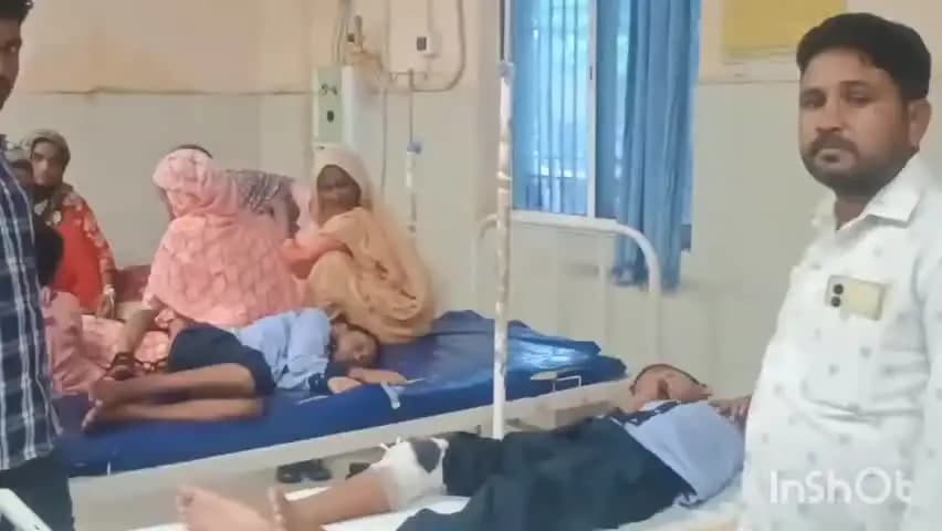 अररिया: एनएच-27 पर खड़े स्कूल वाहन को कंटेनर ने मारी टक्कर, 6 छात्रों समेत ड्राइवर घायल