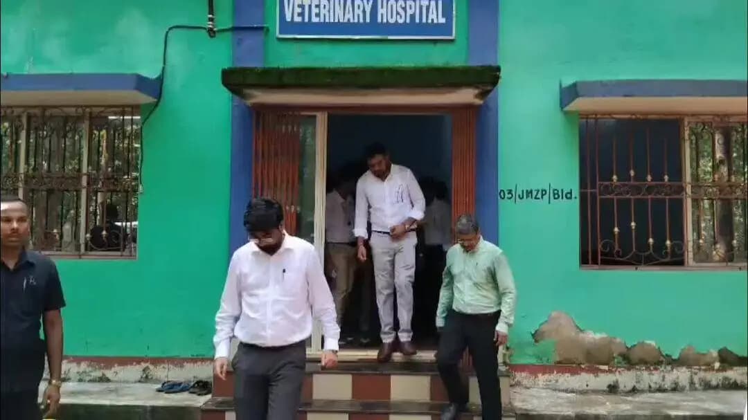ঝাড়গ্রাম: টাইগার সাফারি চালু হলে পর্যটনের হাত ধরে আর্থিক সমৃদ্ধি আসবে ঝাড়গ্রামে পরিদর্শনে এসে বললেন বনমন্ত্রী মনোজ কুমার ওঁরাও