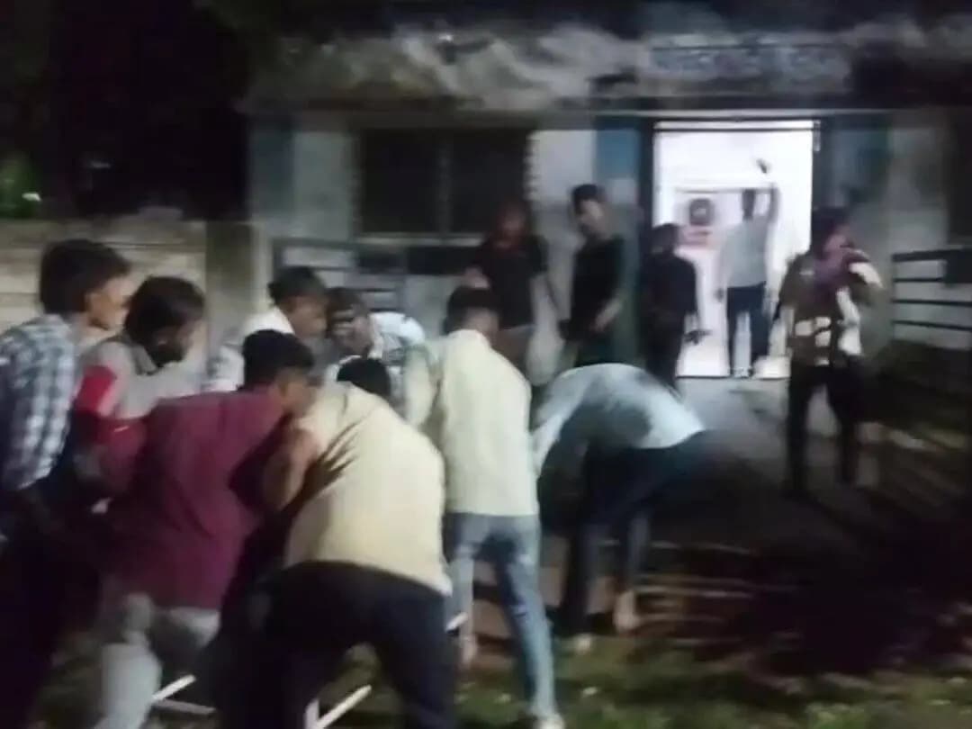कसरावद: एक ही दिन अलग-अलग सड़क हादसों में तीन की मौत, छोटी कसरावद के दो दोस्तों ने मौके पर तोड़ा दम