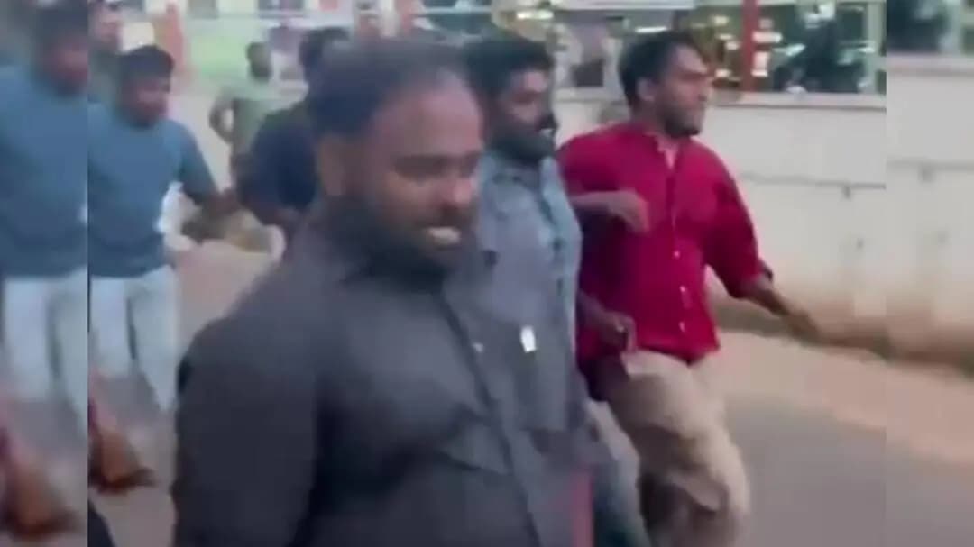 കോഴിക്കോട്: വടകരയിൽ ഡി.വൈ.എഫ്.ഐ മാർച്ചിൽ 120 പേര്ക്കെതിരെ കേസ്, 13 പേർ ജാമ്യമില്ല