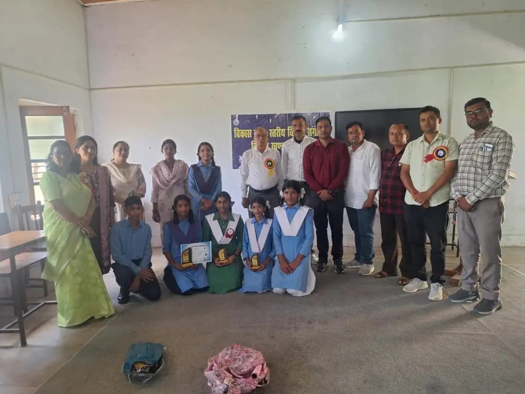 द्वाराहाट: विकासखंड स्तरीय विज्ञान संगोष्ठी में पावनी नेगी ने जीता पहला स्थान