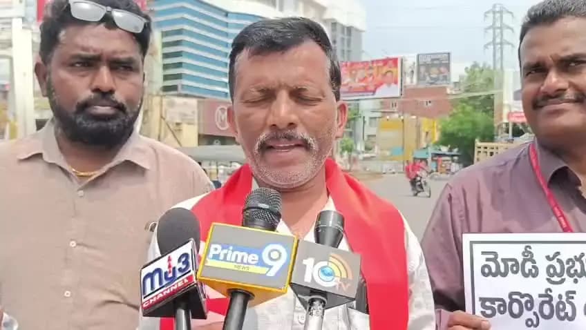 కరీంనగర్: కేంద్ర ప్రభుత్వ కనీస వేతనాల సలహా మండలి నుంచి CITU, AITUC, INTUC ను మినహాయించడాన్ని నిరసిస్తూ కరీంనగర్ లో నిరసన