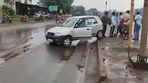 ବଡଗାଁ: ମହାବୀର ଛକ ନିକଟରେ କାରକୁ ପଛପଟୁ ଧକ୍କା ଦେଲା ପିକଅପ୍, ଅବସରପ୍ରାପ୍ତ ଶିକ୍ଷକ ମୃତ ୨ ଆହତ