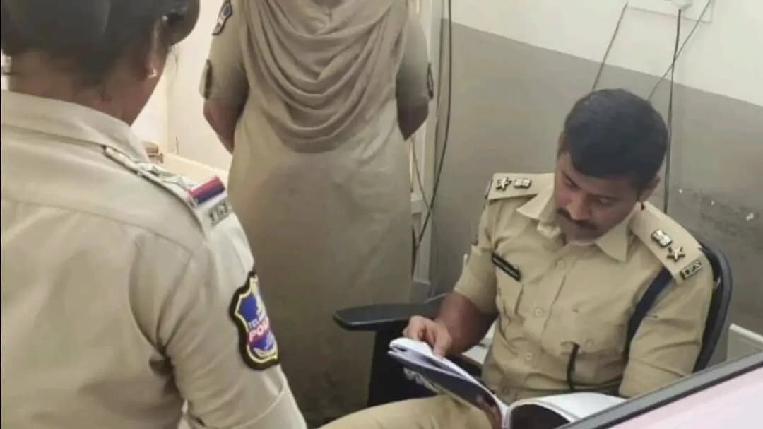 టేకుమట్ల: టేకుమట్ల పోలీస్ స్టేషన్ ను ఆకస్మికంగా తనిఖీ చేసిన ఎస్పీ సంకీర్త్