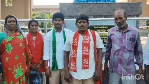 వికారాబాద్: ఊరేంటి తండాలో గిరిజనుల ఇల్లు ధ్వంసం చేసిన రియల్ తీసుకోవాలంటూ కలెక్టర్ కార్యాలయంముందు సిపిఎం ధర్నా