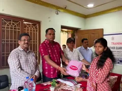 ମାଲକାନଗିରି: ସଶକ୍ତ ମାଲକାନଗିରି ଗଠନ ଦିଗରେ ବଡ଼ ପଦକ୍ଷେପ: ଦକ୍ଷତା ବିକାଶ କେନ୍ଦ୍ରରେ ସାମଗ୍ରୀ ବାଣ୍ଟିଲେ ବିଧାୟକ