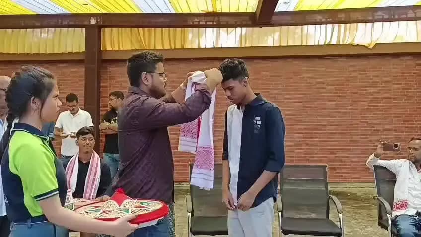 ঢেকিয়াজুলি ভাগ: ঢেকীয়াজুলিৰ ৰিজনেঞ্চ চিনিয়ৰ চেকেণ্ডাৰী স্কুলত বিশেষ সম্বৰ্ধনা সভা