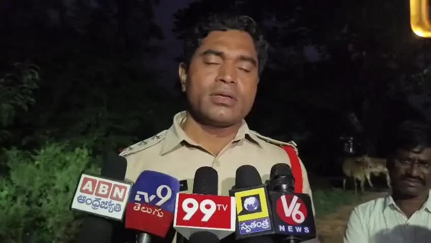 సంగారెడ్డి: డ్రైవర్ నిర్లక్ష్యం వల్లనే సిద్ధాపూర్ కాలనీలో రోడ్డు ప్రమాదం: సదాశివపేట సిఐ వెంకటేష్