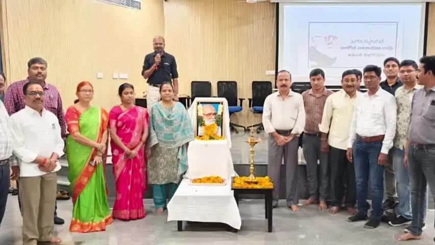 పెద్దపల్లి: స్వరాష్ట్రం కోసం కాలోజి చేసిన సేవలు మరువలేనివి: అదనపు కలెక్టర్ బి శ్రీరాములు