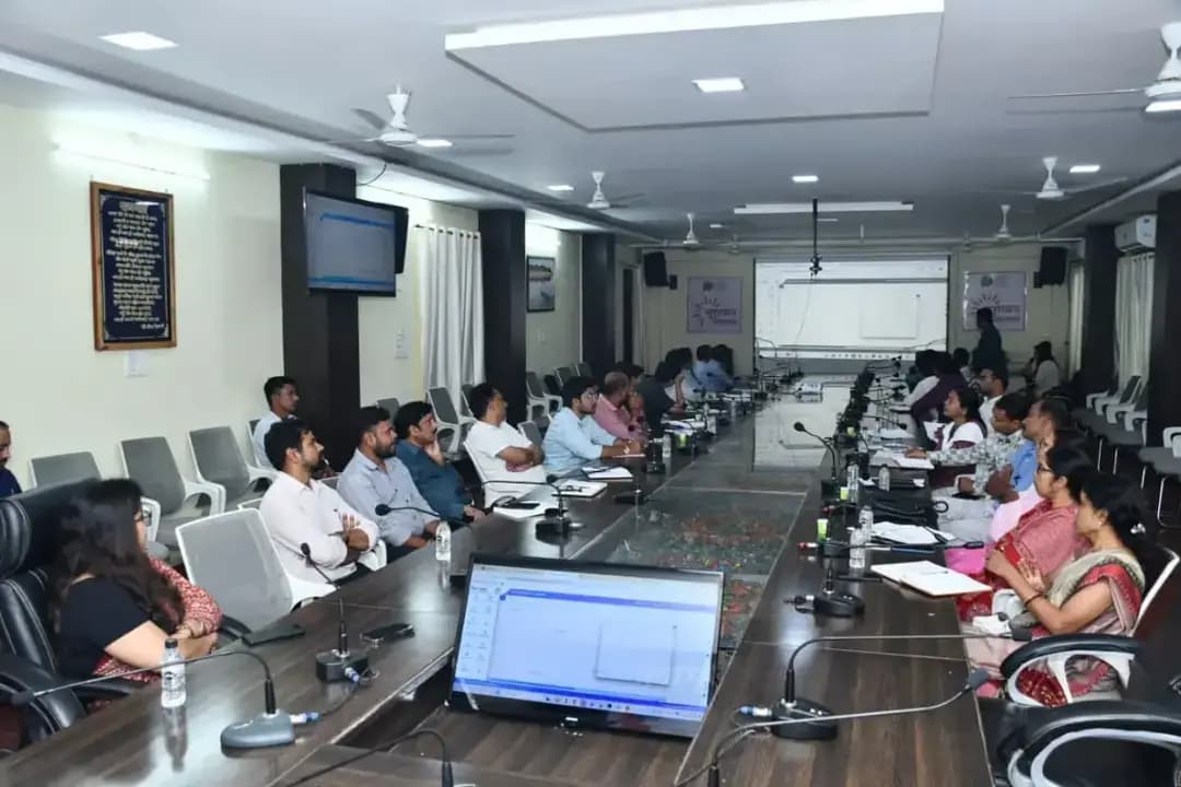 डिजिटल मैप पर दिखेगा मुंगेली का विकास रोडमैप।
जीआईएस आधारित डिजिटल प्लेटफॉर्म से विकास योजनाओं को मिलेगी नई गति।
प्रधानमंत्री गति शक्ति योजना के तहत एक दिवसीय कार्यशाला आयोजित।
विभागीय डेटा के एकीकरण और डिस्ट्रिक्ट मास्टर प्लान की प्रक्रिया की दी गई जानकारी।
#mungeli