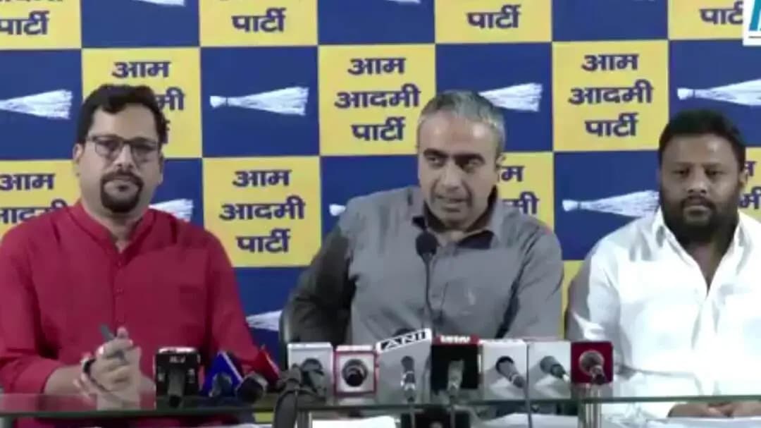 आप पार्टी प्रवक्ता अनुराग ढांडा और अन्य नेताओं ने की प्रेसवार्ता