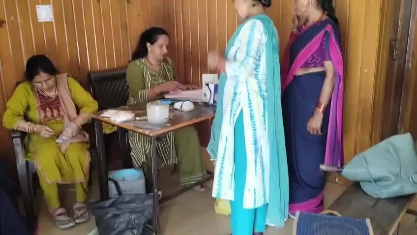 द्वाराहाट: द्वाराहाट में मासिक टीकाकरण कैम्प का आयोजन