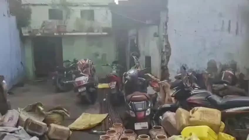 नरसिंहपुर: सागर शराब कांड का असर: नरसिंहपुर पुलिस ने अवैध शराब फैक्ट्री का किया भंडाफोड़