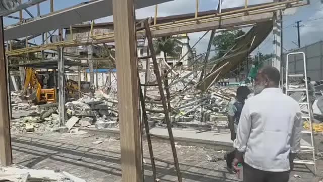 पालघर: बोईसर रेल्वे स्थानकालगत 54 अनधिकृत बांधकाम केलेल्या गाळ्यांवर तोडक कारवाई
