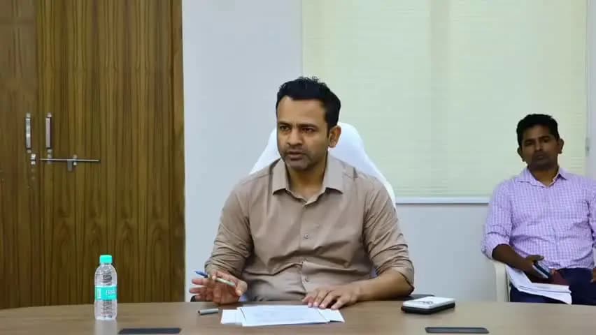 ములుగు: ప్రత్యేక సమగ్ర సవరణ తాజా వివరాలను రాజకీయ పార్టీలకు వెల్లడించాలి : జిల్లా కలెక్టర్ బోర్ఖడే హేమంత్ సహదేవరావు