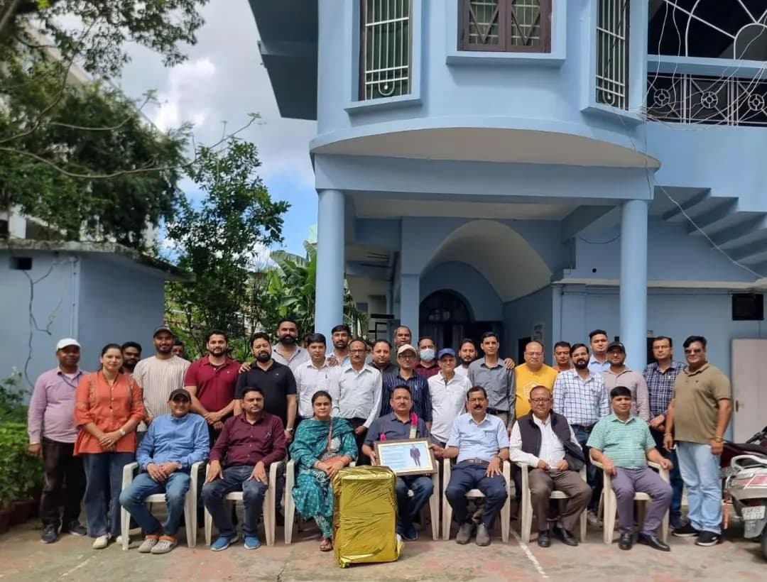 मुनस्यारी में 16 साल सेवा देने वाले ब्लॉक प्रोग्राम मैनेजर प्रताप ने ली स्वैच्छिक सेवानिवृत्ति