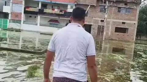सबौर: सबौर प्रखंड के मीराचक में बाढ़ का भयावह मंजर, आबाद इलाका पानी में डूबा