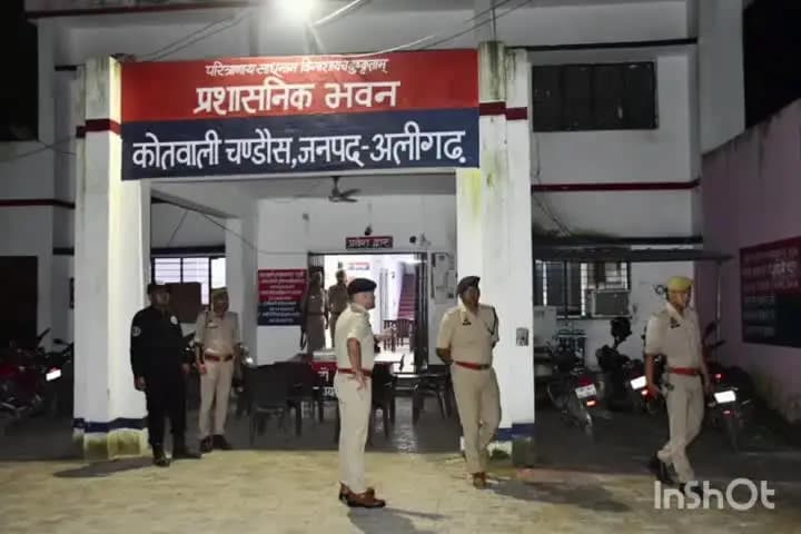 गभाना: चंडौस थाना का एसएसपी ने किया औचक निरीक्षण, लापरवाही के चलते इंस्पेक्टर को किया निलंबित
