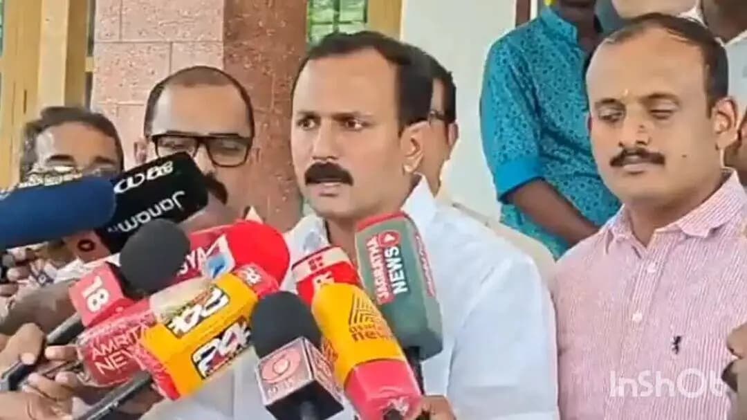 കോട്ടയം: പിണറായിക്കെതിരായ ഇ.ഡി നീക്കത്തിൽ കോണ്ഗ്രസിന് മൗനമെന്ന് ബിജെപി സംസ്ഥാന വൈസ് പ്രസിഡന്റ് ബിജെപി ജില്ലാ ഓഫീസിൽ പറഞ്ഞു