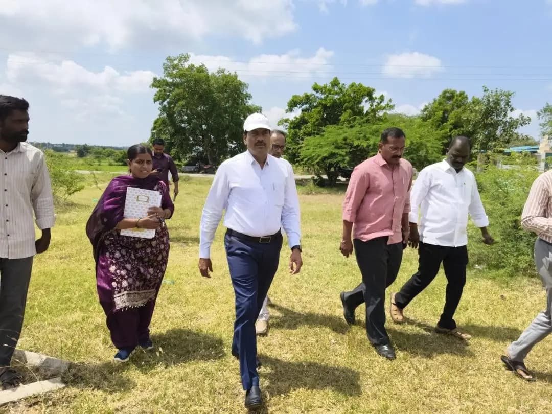వనపర్తి: కొత్తకోటలో ఫార్మ్ పాండ్ పనులను పరిశీలించిన అదనపు కలెక్టర్ ఖిమ్యా నాయక్