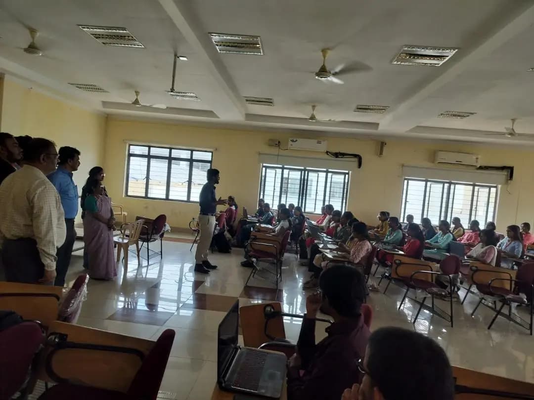 చౌటకూర్: జేఎన్టీయూహెచ్ సుల్తాన్పూర్ కాలేజీలో విద్యార్థులకు ఇంటర్న్షిప్ డ్రైవ్