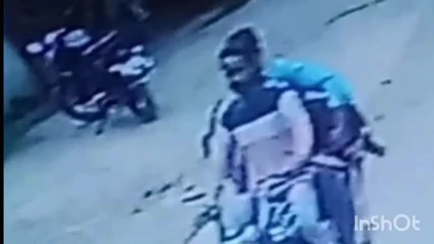 लखनपुर: लखनपुर साक्षरतामिनी स्टेडियम से बाइक सवार दो युवकों ने चोरी किया बकरा, सीसीटीवी में कैद वीडियो वायरल