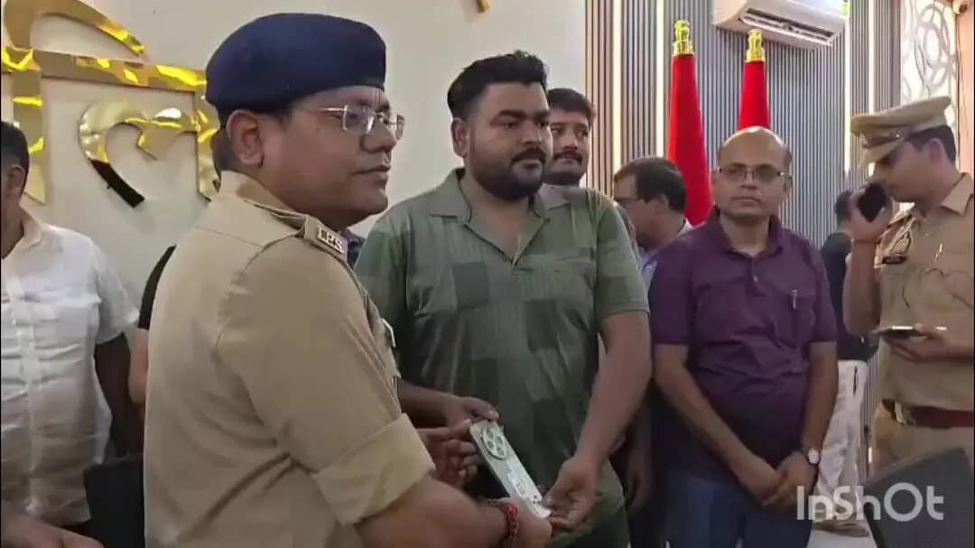 गाज़ियाबाद: ट्रांस हिंडन जोन में चोरी और गुम हुए करीब 500 मोबाइल फोन बरामद किए गए