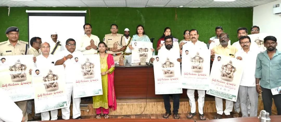 నారాయణపేట్: నారాయణపేటలో మట్టి గణేష్ పోస్టర్లు ఆవిష్కరణ: కలెక్టర్ కీలక సూచనలు