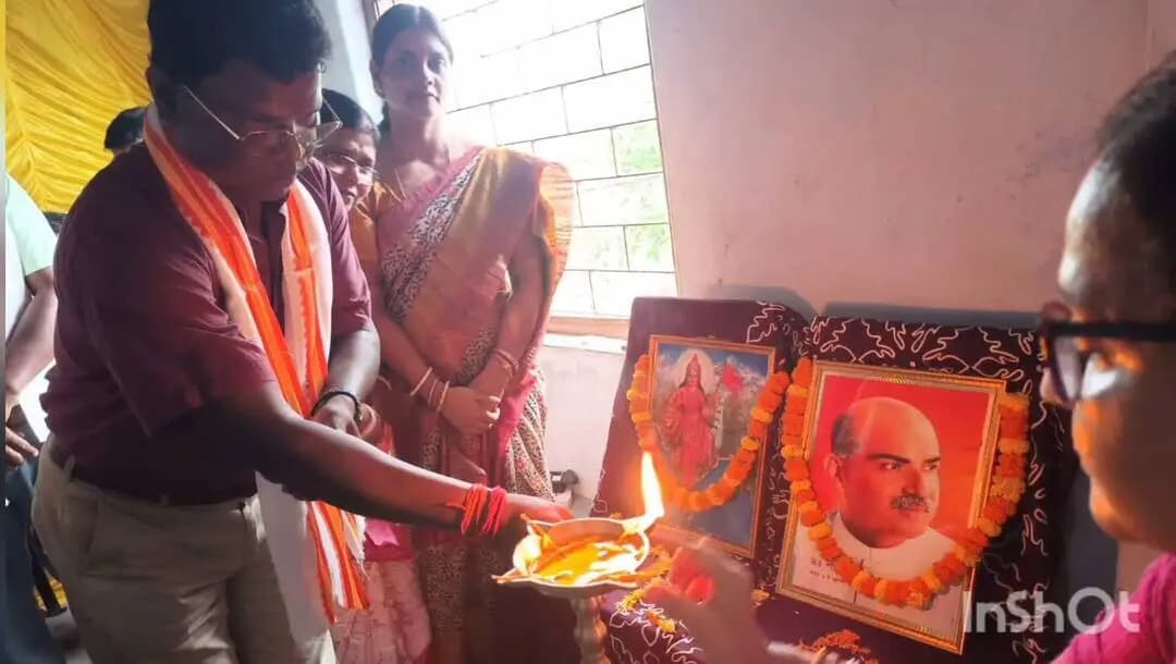 তপন: তপন বিধানসভার কে এম এস বিদ্যাপীঠে শ্যামাপ্রসাদ মুখার্জির বিষয়ক সেমিনারে উপস্থিত বিধায়ক বুধরাই টুডু