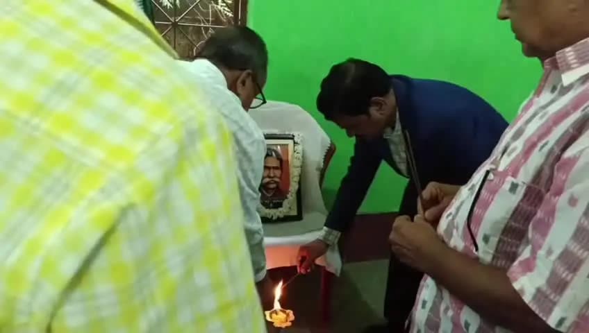 ସୋନପୁର: ସୁବଳୟା ବରିଷ୍ଠ ନାଗରିକ ସଙ୍ଘ ପକ୍ଷରୁ ଗଙ୍ଗାଧର ମେହେର ଜୟନ୍ତୀ ପାଳନ
