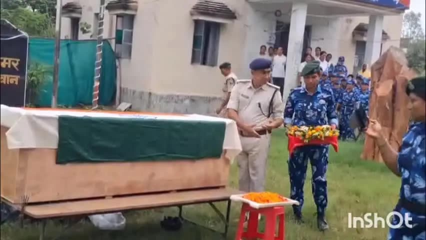 सासाराम: सासाराम के महिला बटालियन में स्वर्गीय लाल साहब सिंह को नम आंखों से दी गई अंतिम विदाई