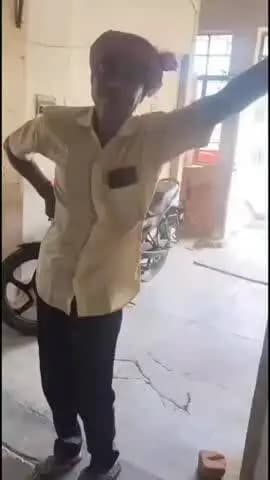 शाहगंज: ड्यूटी के दौरान कथित नशे में हंगामा, लाइनमैन का वीडियो हुआ वायरल