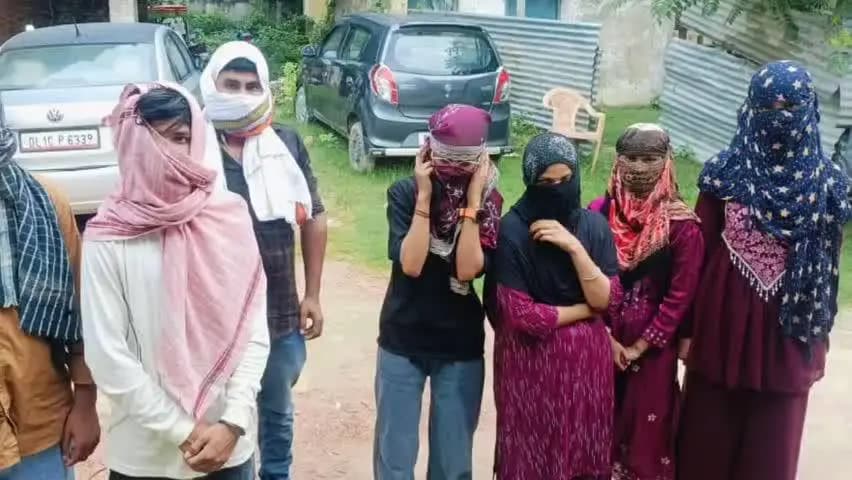 मोतिहारी: छतौनी स्थित बैंक रोड के एक होटल में छापेमारी, 04 नाबालिग लड़कियों का रेस्क्यू, होटल संचालक सहित 04 गिरफ्तार