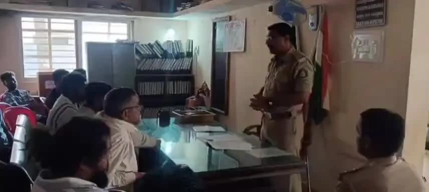 ಜಗಳೂರು: ಗಣೇಶೋತ್ಸವ ಮೆರವಣಿಗೆಯಲ್ಲಿ ಡಿಜೆ ಬಳಕೆಗೆ ನಿರ್ಬಂಧ: ಪಟ್ಟಣದಲ್ಲಿ ಪಿಐ ಸಿದ್ರಾಮಯ್ಯ ಸೂಚನೆ