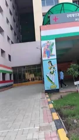 ललितपुर मेडिकल कालेज में मरीजों का ईलाज कापी जनसंख्या में चल रहा है #ललितपुर #deepak hp मुक्त ईलाज