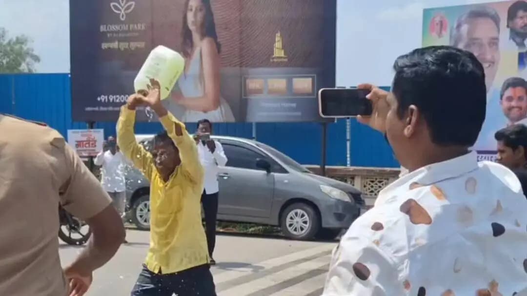 पंढरपूर: पंढरपुरात ऊस आंदोलनाचा भडका; शेतकऱ्याचा अंगावर डिझेल ओतून आत्महत्येचा प्रयत्न