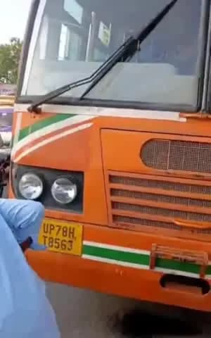 सासनी: रोडवेज बस की जोरदार टक्कर से रिक्शा चालक गंभीर घायल, सड़क हादसे के दौरान लोगों की भीड़ जुटी, सूचना पर पहुंची पुलिस