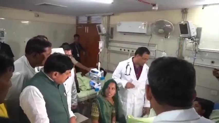सागर नगर: बंडा शराब कांड: सीएम डॉ. मोहन यादव बीएमसी में पीड़ितों से मिले, बोले- दोषियों को फांसी तक की सजा होगी