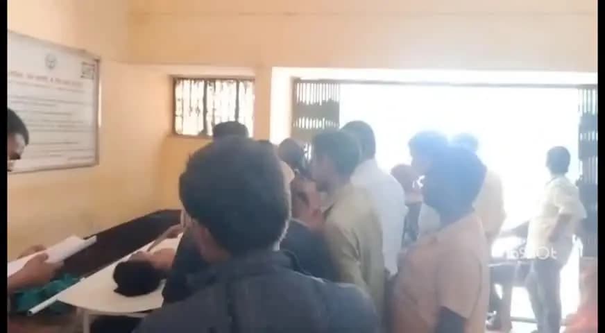 अतर्रा: कर्ज के दबाव में मजदूर ने फांसी लगाकर आत्महत्या की