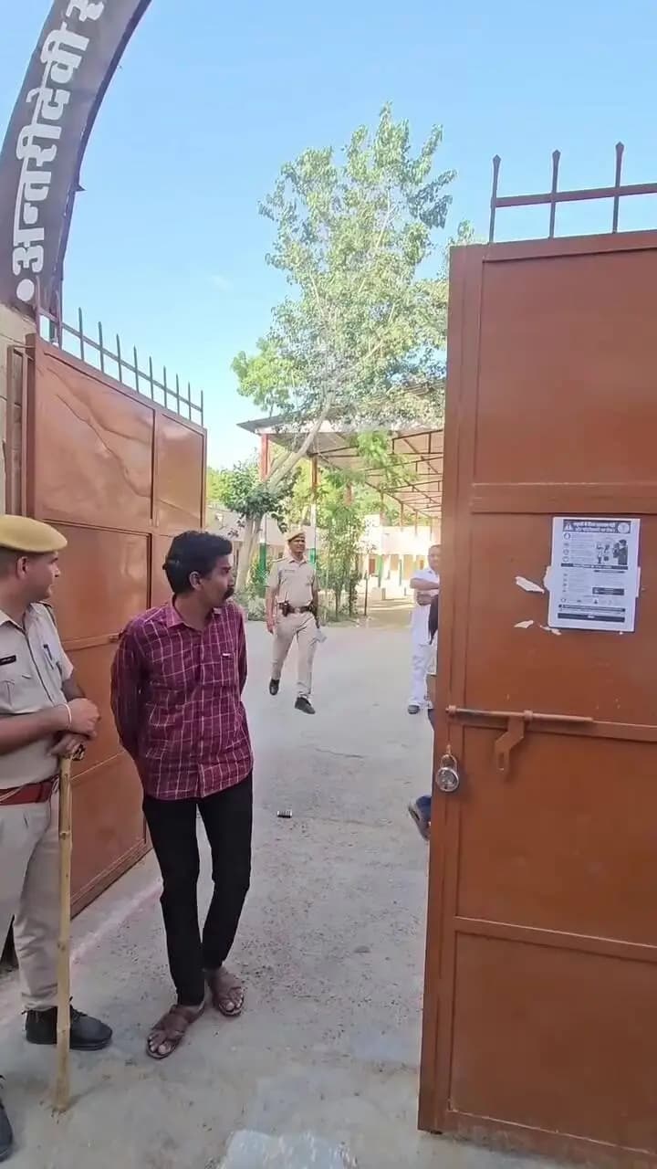 बाड़मेर: बाड़मेर वार्ड 48 में फर्जी वोटिंग के आरोप में युवती गिरफ्तार
