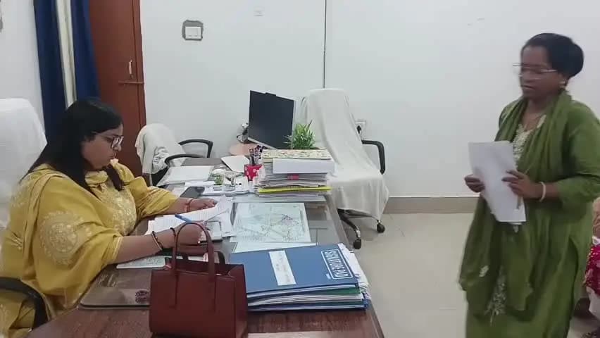 मोहनिया: अनुमंडलीय अस्पताल में जीएनएम से मारपीट का आरोप, एसडीएम को आवेदन देकर कार्रवाई की मांग