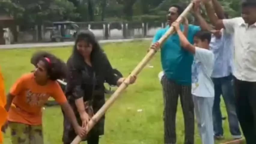 হলদিবাড়ি: খুঁটি পুজোর মাধ্যমে দুর্গাপুজোর সূচনা হল হলদিবাড়ি বাবুপাড়া সার্বজনীন দুর্গোৎসব কমিটির