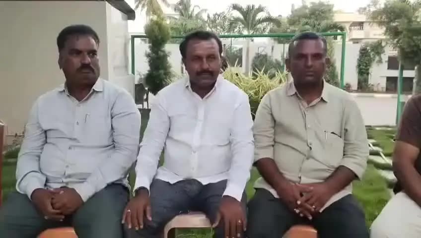 ಕಾರಟಗಿ: ಬಿಜೆಪಿ ಪಕ್ಷದ ಬಳ್ಳಾರಿ ಚಲೋ ಪಾದಯಾತ್ರೆ ಬಂಡತನದ ಪಾದಯಾತ್ರೆ; ಪಟ್ಟಣದಲ್ಲಿ ಕಾಂಗ್ರೆಸ್ ಪಕ್ಷದ ನಾಯಕರ ಆರೋಪ
