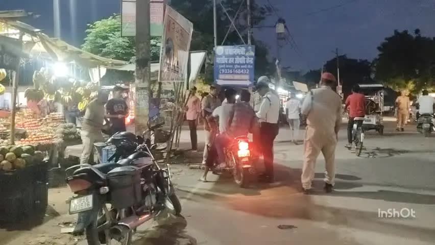 महाराजगंज: पुरैना चौराहे पर वाहन चेकिंग, ब्रीथ एनालाइजर से चालकों की हुई जांच