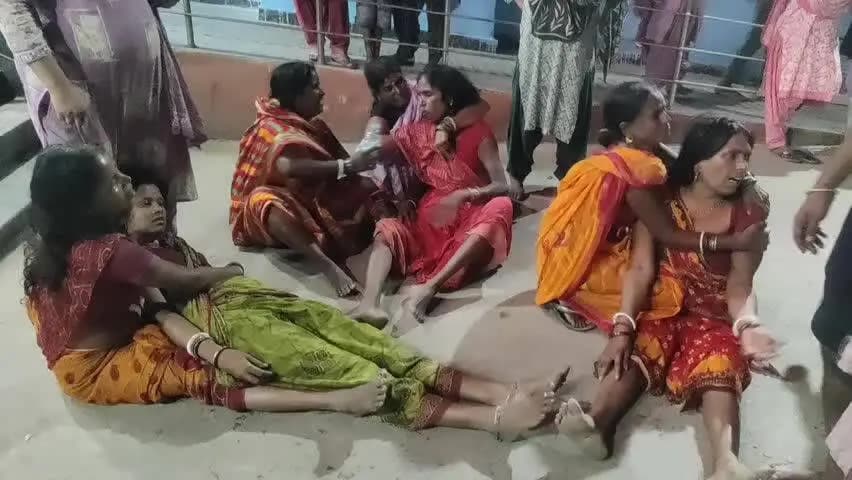 अररिया: अरड़बाड़ी गांव में वज्रपात की चपेट में आने से एक ही परिवार के तीन लोगों की हुई मौत, परिजनों के बीच पचरा मातम