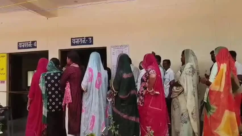 रावतभाटा: रावतभाटा में 66.82% मतदान, बूथ 12 की EVM खराब होने से रुकी वोटिंग, 90 साल की प्रेम बाई ने डाला वोट