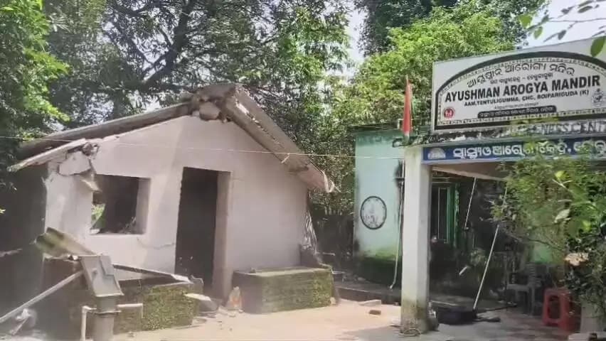 ବୈପାରୀଗୁଡା: ତେନ୍ତୁଳିଗୁମ୍ମା ଆୟୁଷ୍ମାନ କେନ୍ଦ୍ରରେ ବେଆଇନ ଘର ଉଚ୍ଛେଦ